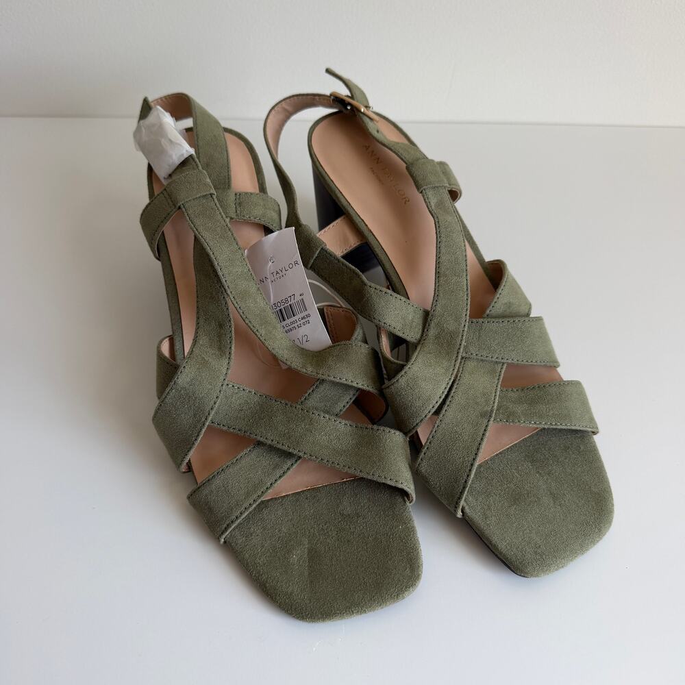 Ann Taylor Factory Olive Faux Suede Block Heel Sandals Size 7.5 Buckle Strappy